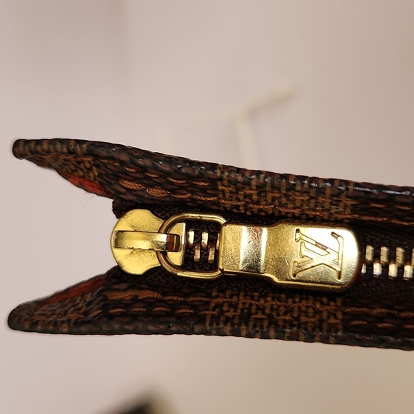 Louis Vuitton Damier Ebene Marais Bucket Pouch - Picture 11 of 15